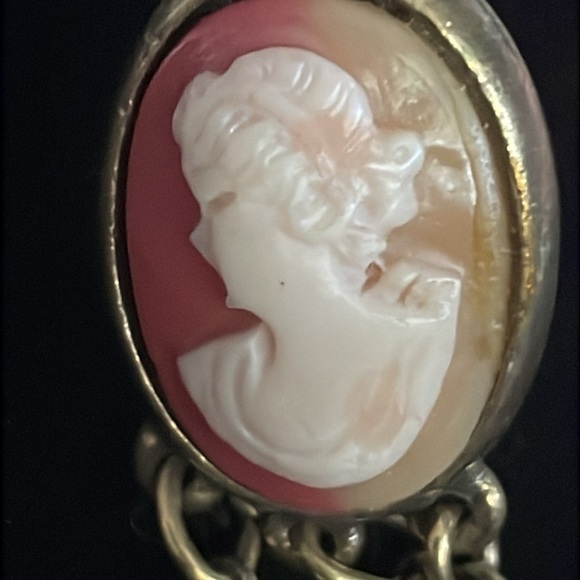 Vintage Cameo Dangle Earrings - Picture 2 of 6